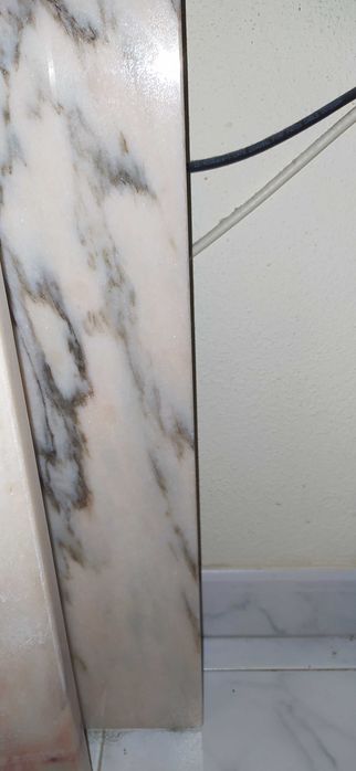 Aparador em mármore, rosa e cinza