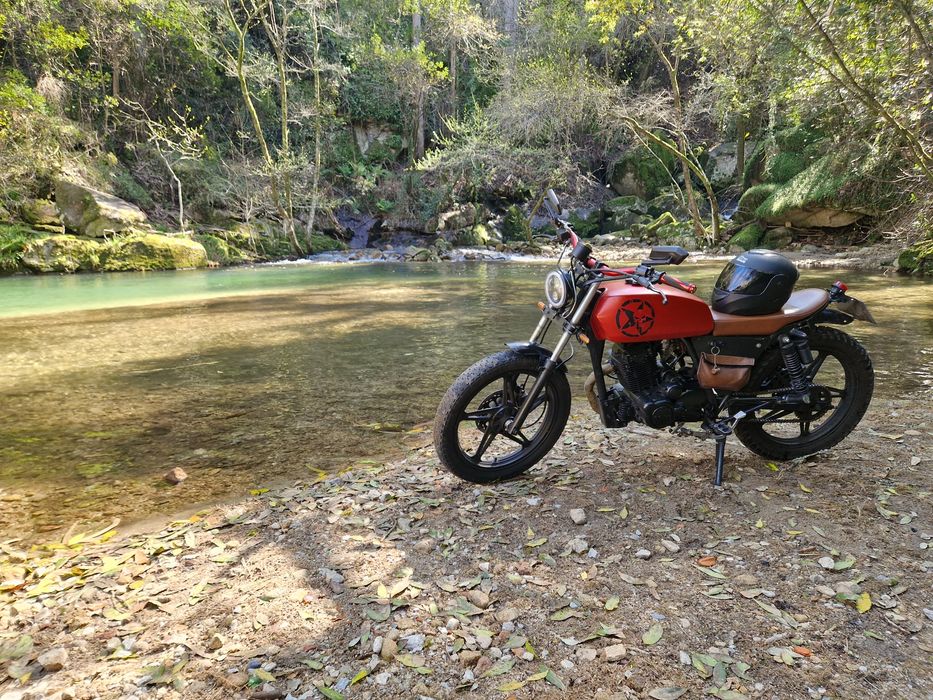 Moto 125 4t 11cv costumizada "Café Racer "