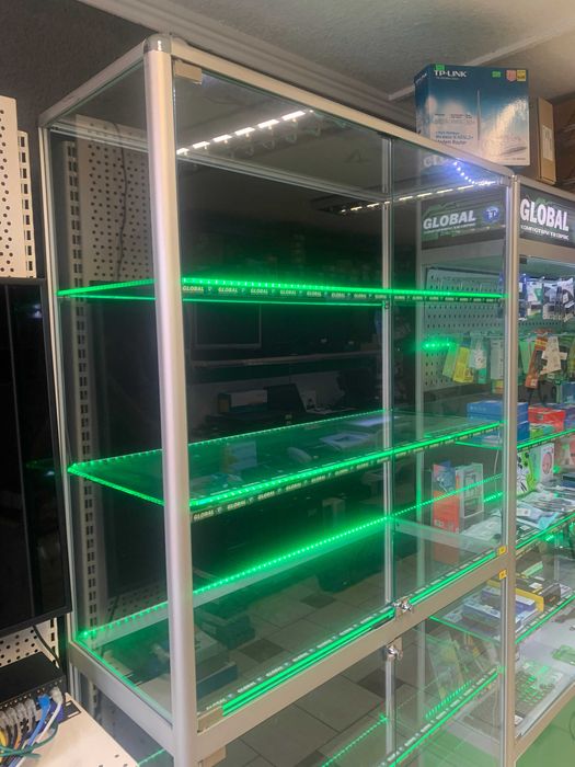 Скляна вітрина для офісу / магазину (стелаж, полка, витрина)