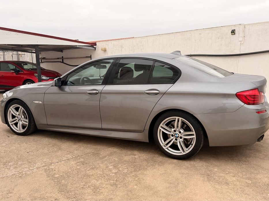 BMW 520d F10 Pack M | 184cv | Jantes 19” | Bancos em Pele | GPS pro