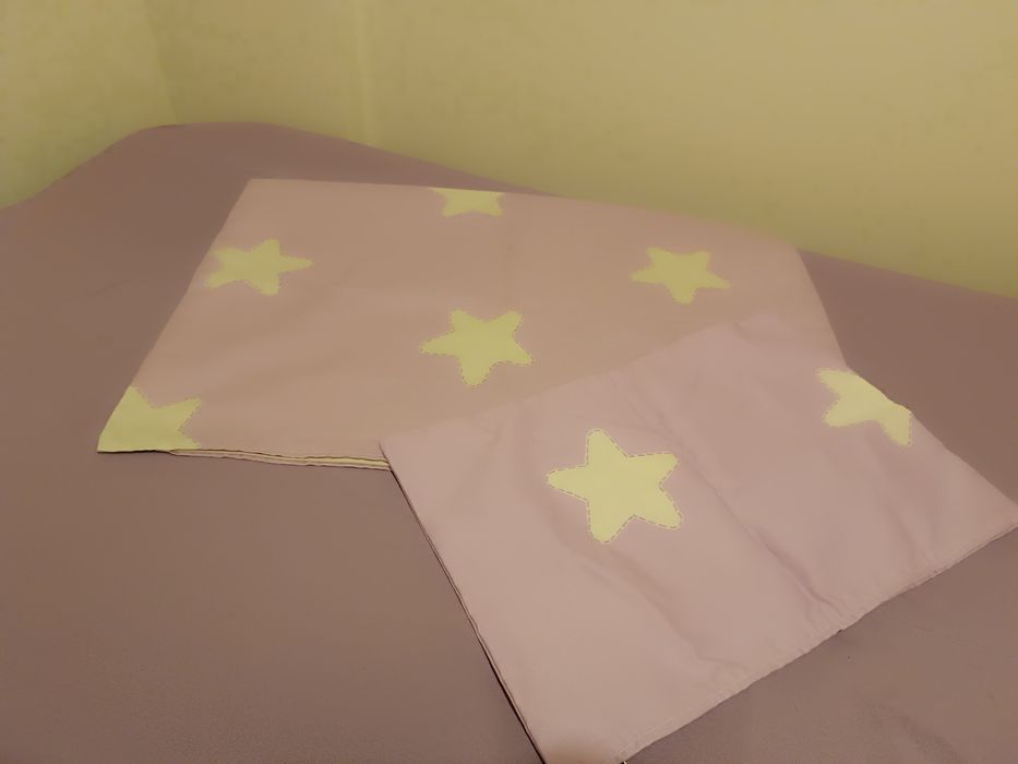 Conjunto de duas fronhas  lilás para decorar cama de menina