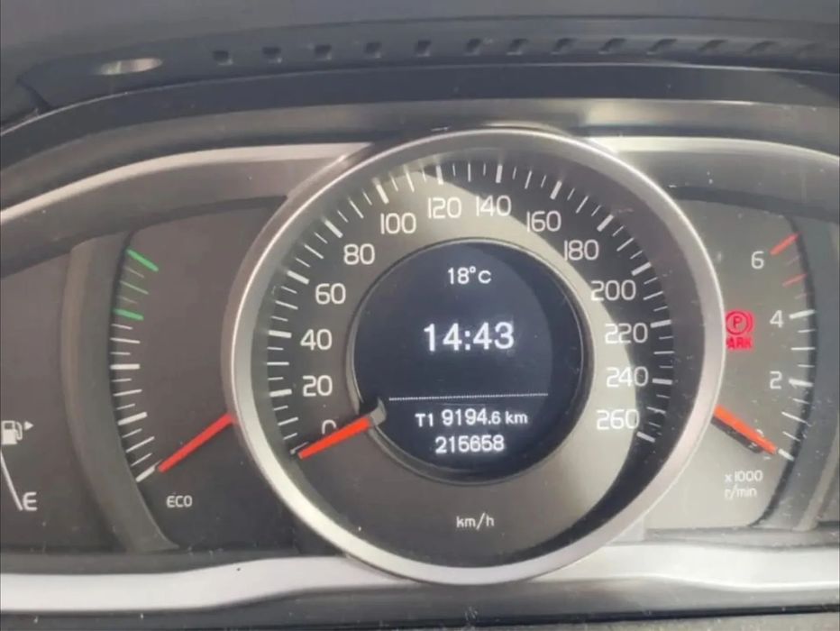 Volvo XC 60 2.0 D4 R-Design Momentum