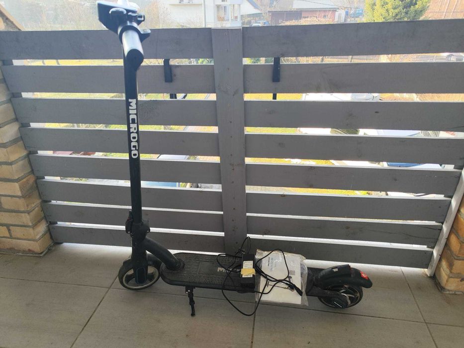 Hulajnoga elektryczna MICROGO M8 czarna ładowarka