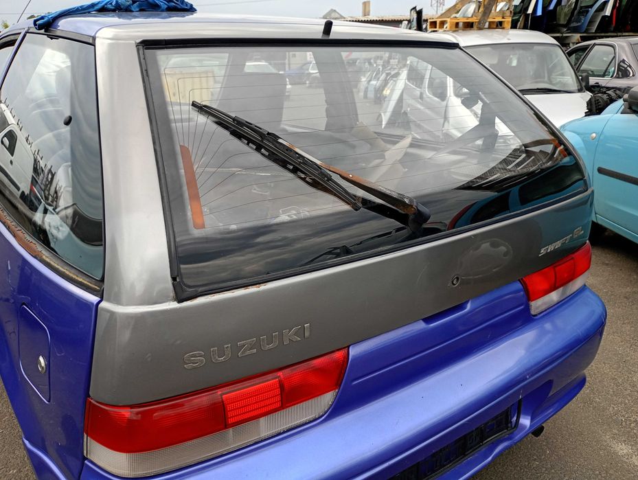 Subaru Justy 1.3i 3D 1998r. Lampa tylna lewa.