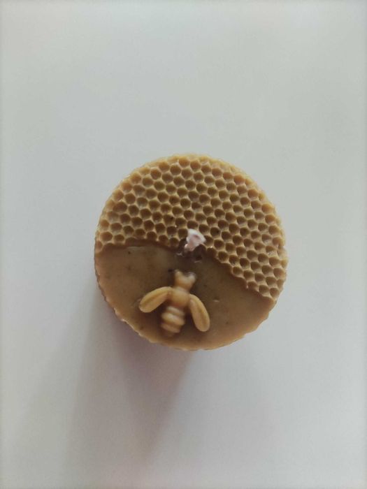 Świeca z naturalnego wosku pszczelego