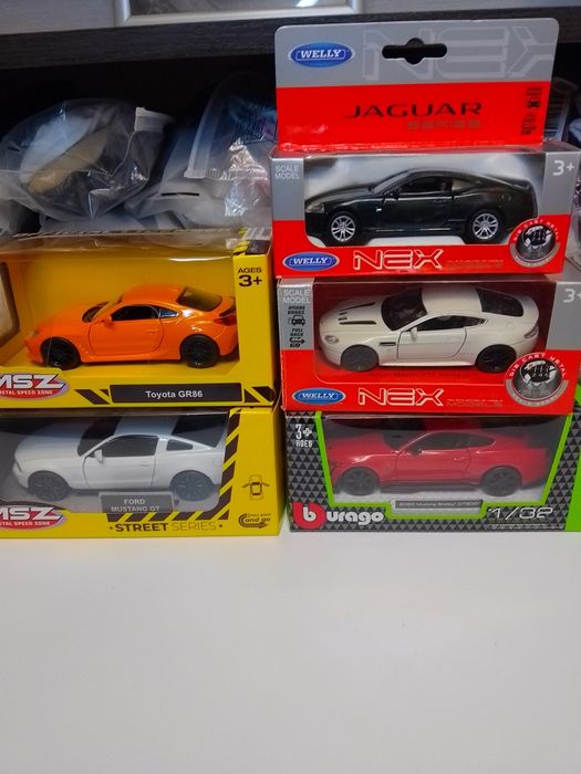 Машинки металлические масштабные коллекционные модели