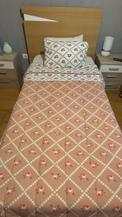 Cama de solteiro com colchão incluído