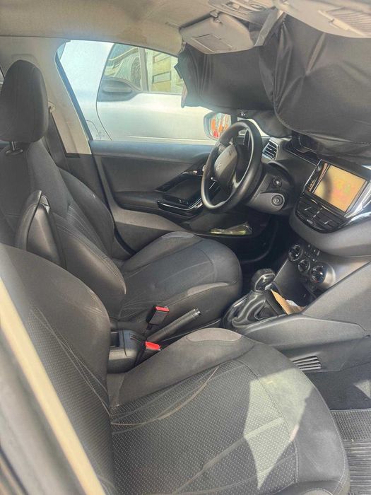 Peugeot 208 — fotografia 5