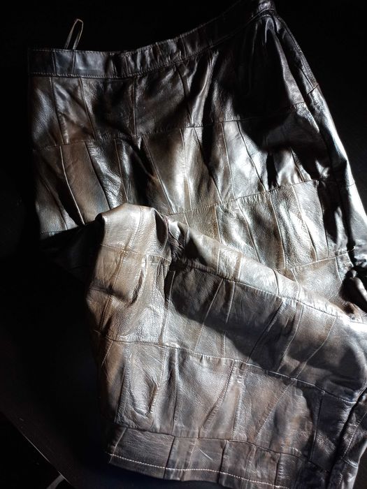 Spódnica midi, ołówkowa z naturalnej skóry, skórzana, z łatek S/36