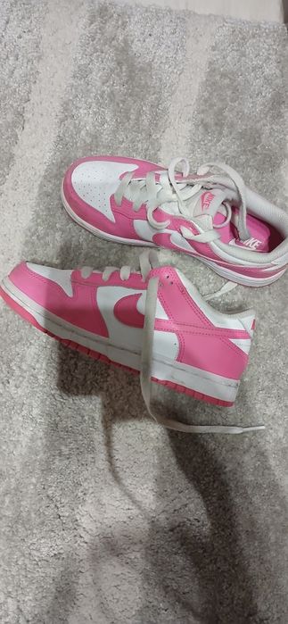 Buty dziewczẹce Nike  rozmiar eur-32