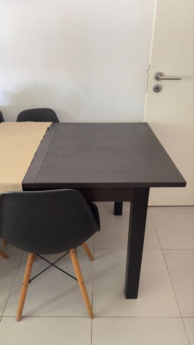Mesa extensível IKEA com 4 cadeiras