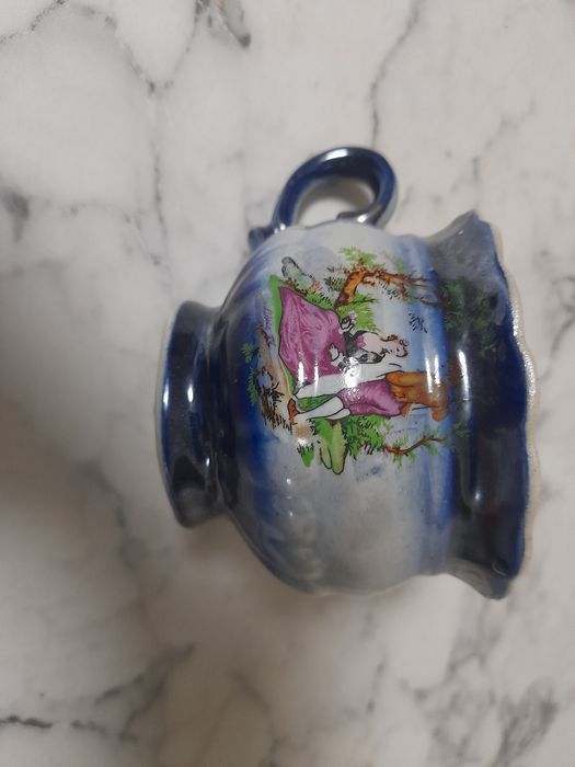 Копилка, статуэтка,вазочки.