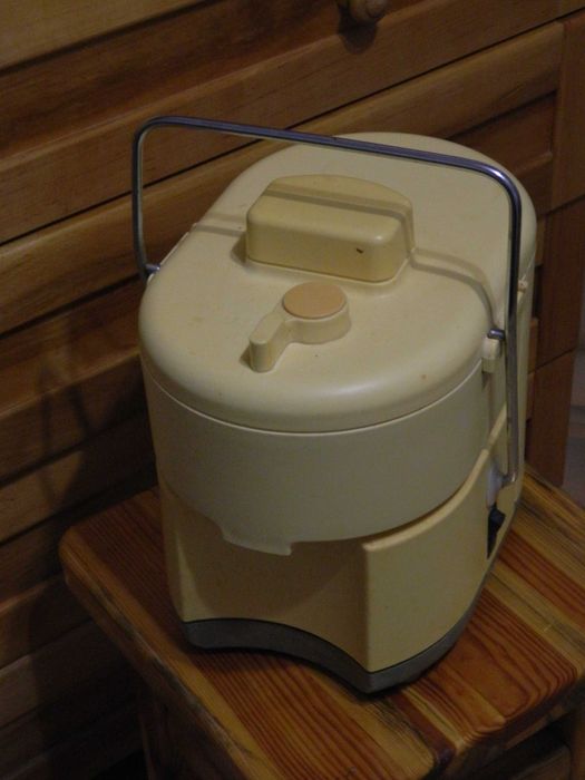 Электрическая соковыжималка-шинковка "Росинка" б. у. рабочая