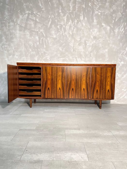 Aparador Dyrlund em pau santo