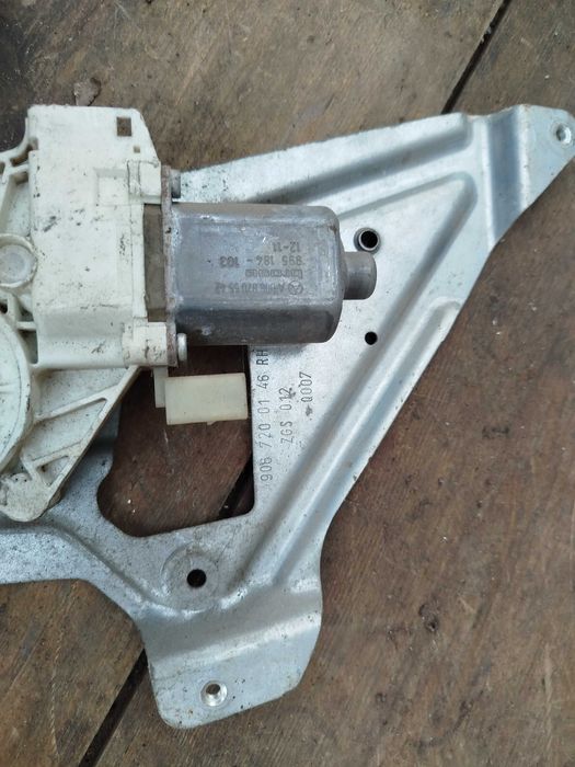 Склопідйомник передній Mercedes Sprinter W906 Мерседес