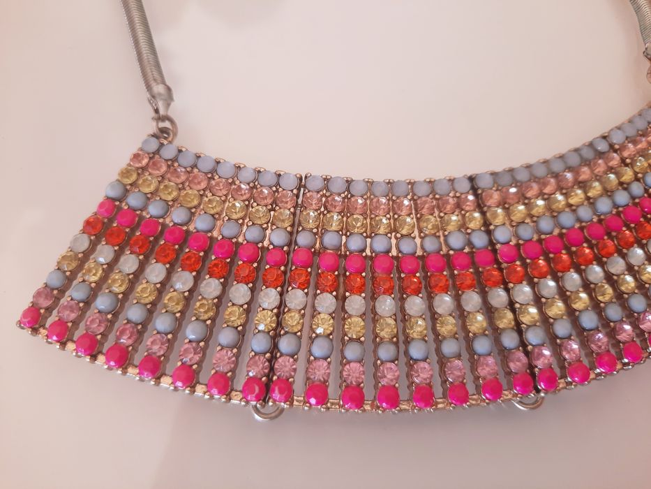Colar colorido da Zara