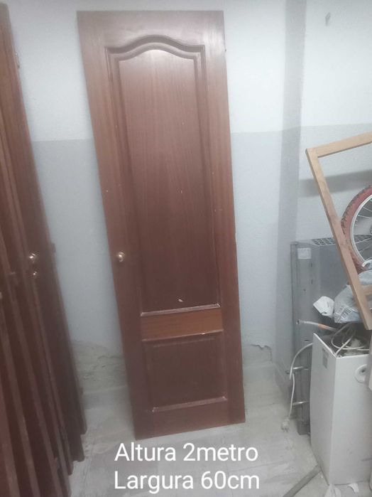 Portas de interior em madeira maciça