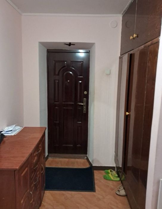 Продається трикімнатна квартира