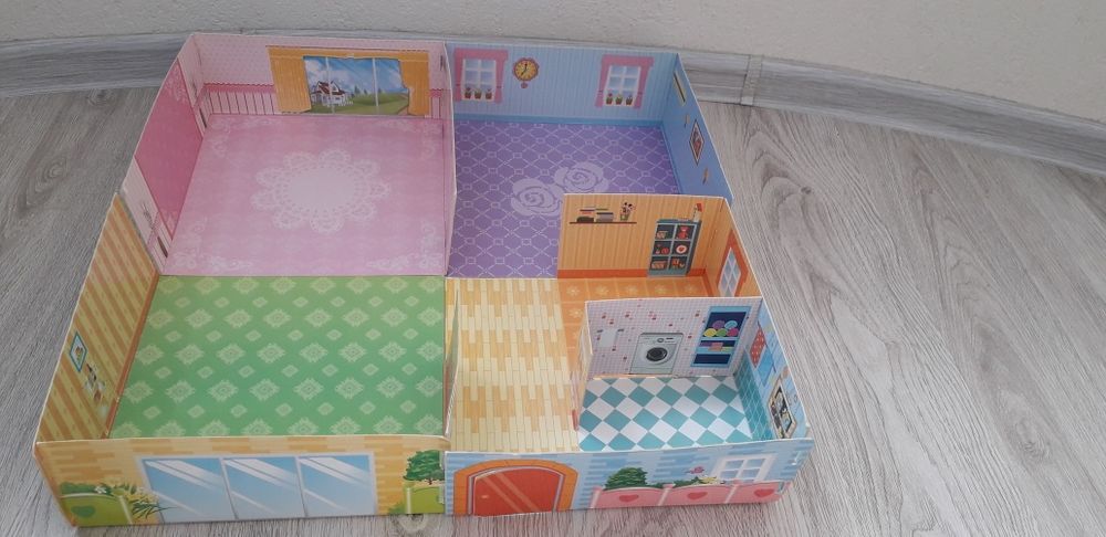 Ляльковий будинок з меблями