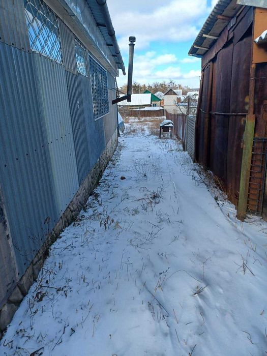 Продам в м.Мерефа магазин та ангар  з 9/25 житлового будинку