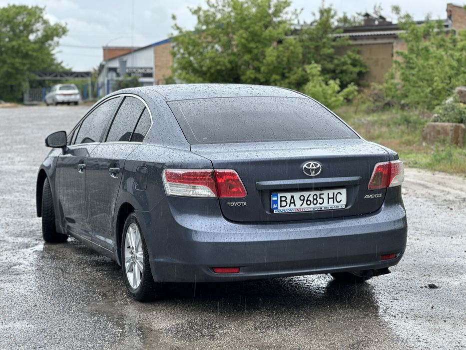 Тойота Авенсис 2011г 1.8 гбо