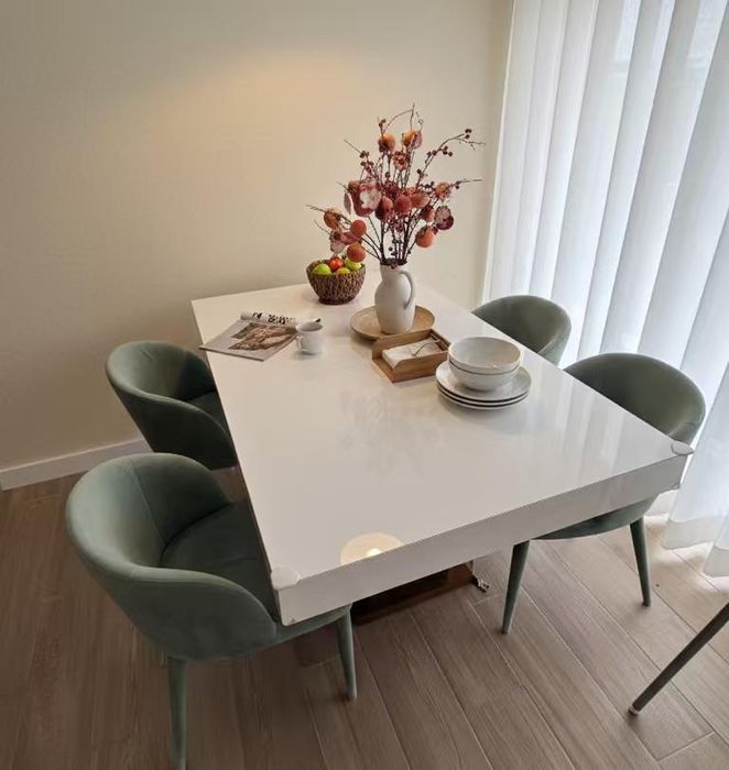 Mesa de jantar e camas