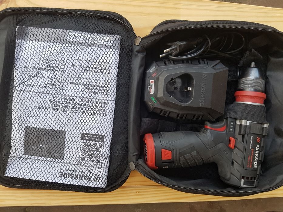 Aparafusadora Parkside com bateria e carregador