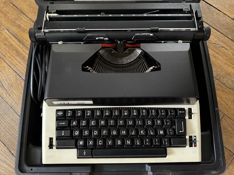 Maquina de Escrever ALL 8800 PERFEITAS CONDIÇÕES