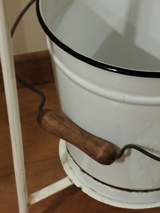 Lavatório vintage em metal e esmalte