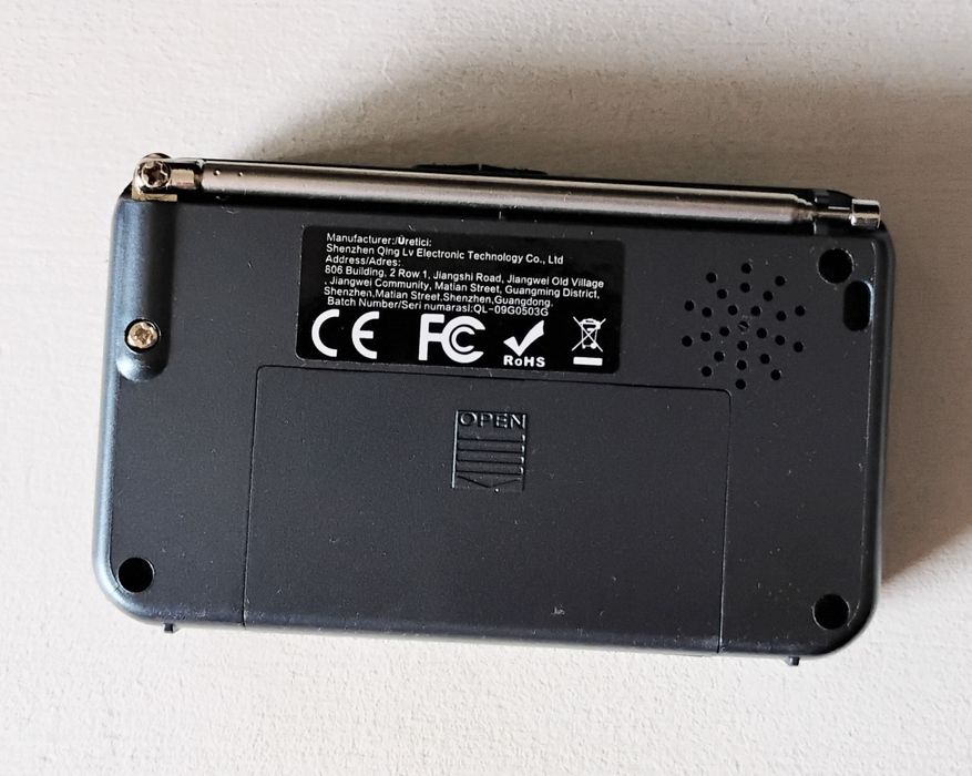 Przenośne radio na baterie