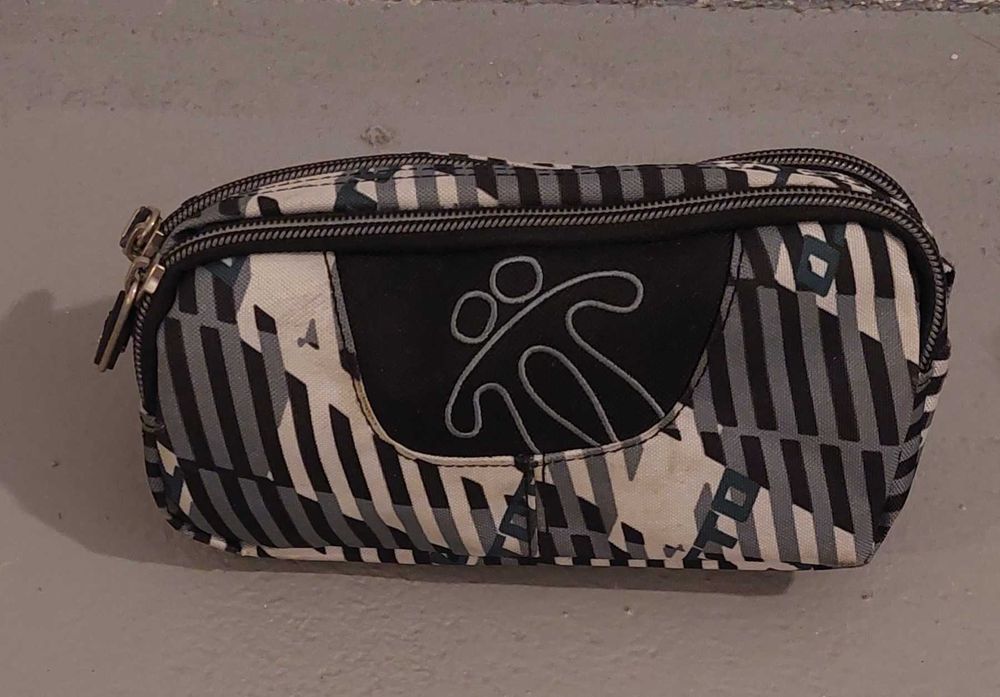 Mochila totto preta e cinzenta
