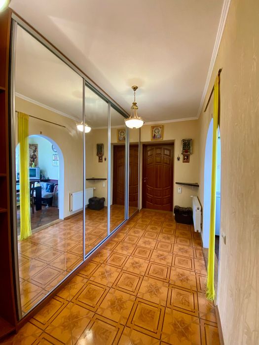 Продаж будинку в Борисполі, вул. Братуся — 322 м² на ділянці 6 соток
