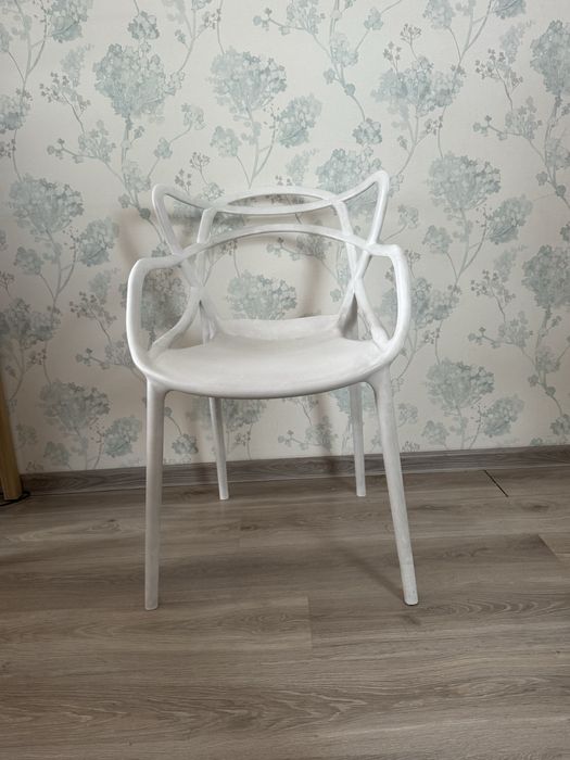 Komplet 4 krzeseł w stylu kartell
