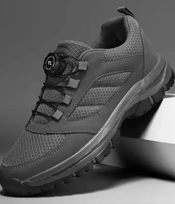 Кросівки чоловічі