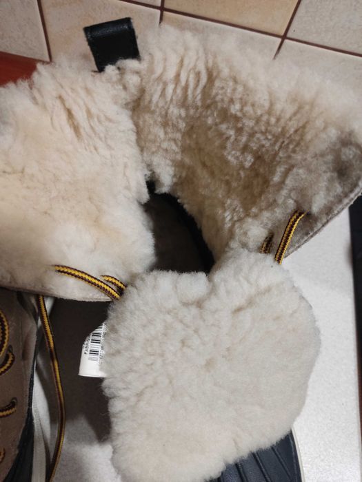 Buty damskie zimowe Nike rozmiar 38 EUR/24 CM, beżowe