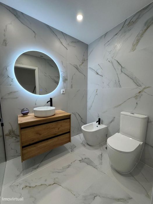 Fantástico Apartamento T2 Totalmente Remodelado com Parqueamento