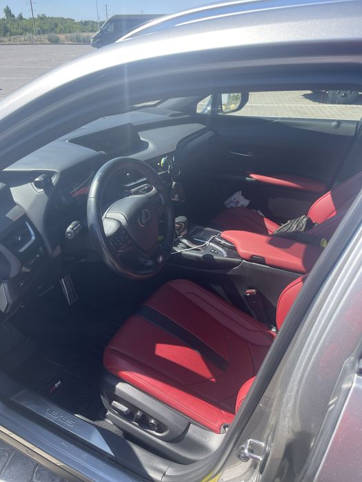 Lexus UX 250h F-sport 2020