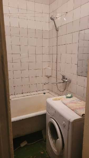 Продається 2-о кімнатна СТАЛІНКА  вул. НЕЗАЛЕЖНОЇ  УКРАЇНИ 3/5