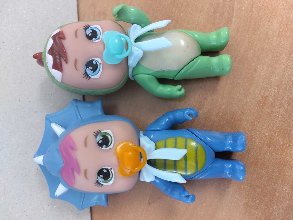 2 bebés chorões - modelos diferentes