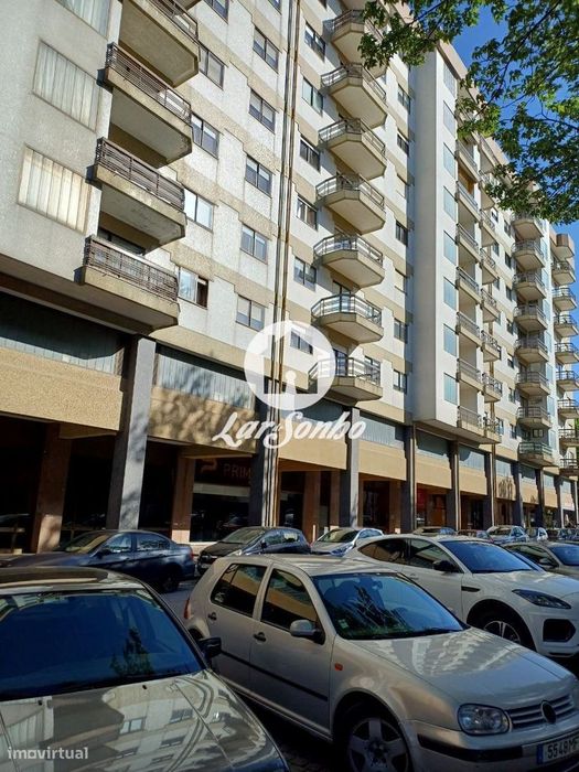 Apartamento T2, na zona da Rua Costa Cabral, junto ao Metro, dispon...