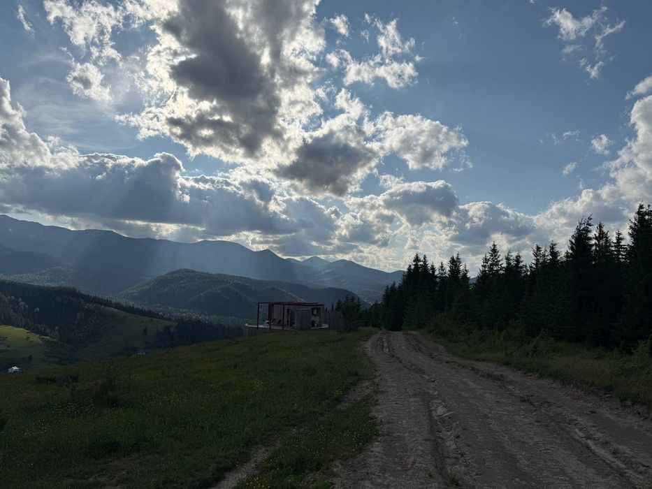 Рівна ділянка, під будову. Межує з лісом. 40 соток в Дземброні