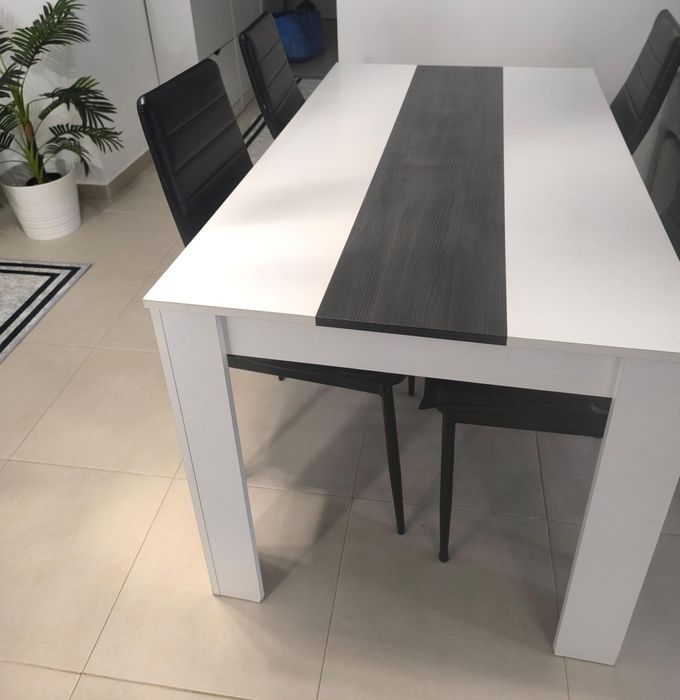 Mesa de sala e cadeiras do ikea