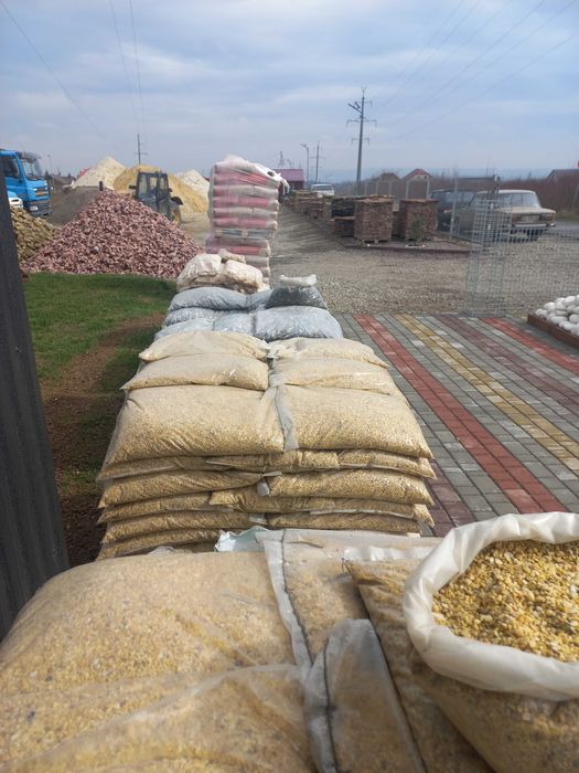 Галька річкова кольорова мита