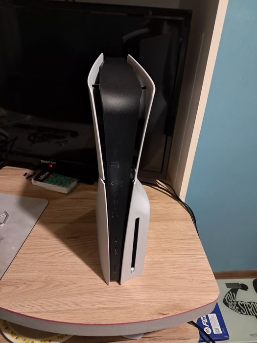 PlayStation 5 Slim CFI-2116 1 TB + 2 pady