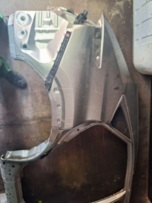 крыло,форточка,стойка ,порог NX Lexus