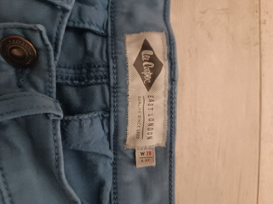 Spodnie młodzieżowe Lee Cooper rozm.28/32 jak nowe