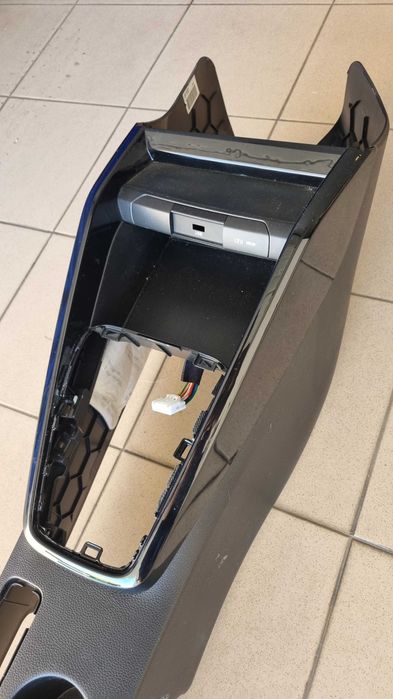 Consola central KIA STONIC / RIO 84611-H8000