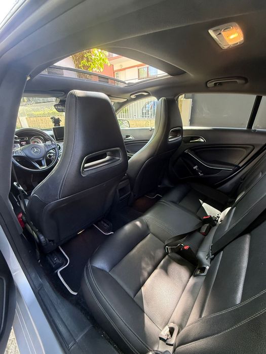 Mercedes CLA 180d Shooting Brake com teto panorâmico