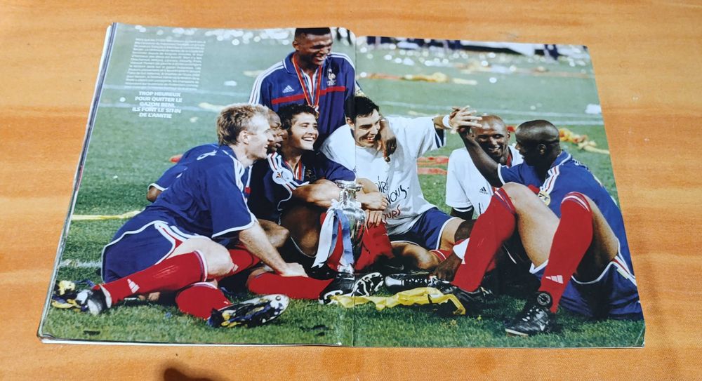Revista Futebol Paris História e Fotos Vitória Histórica no Euro 2000