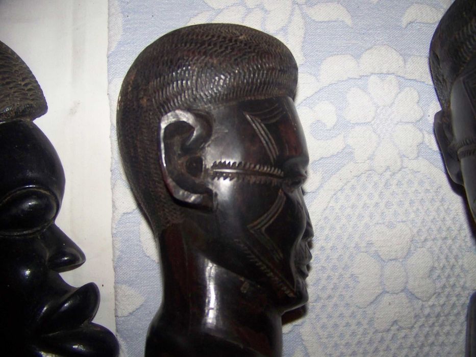 esculturas africanas em pau preto